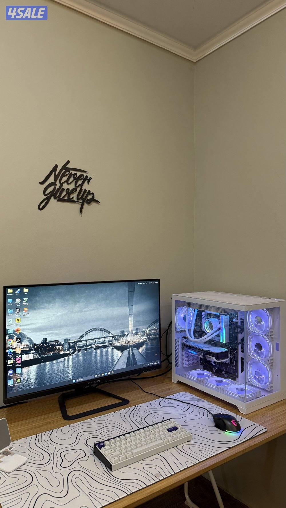 4060 Ti / INTEL i7/ 32 inch0