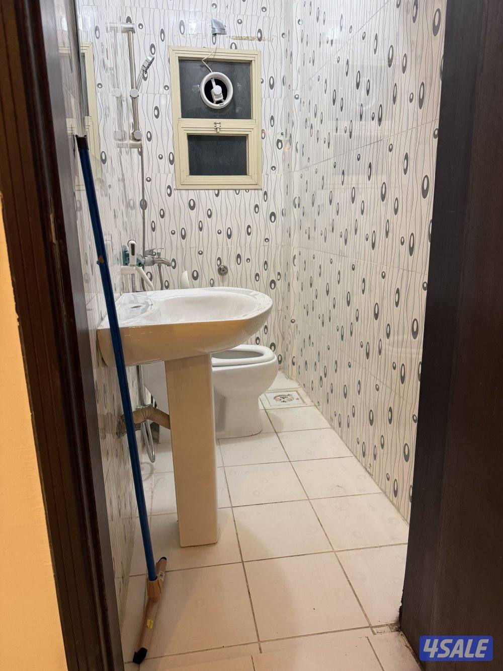 استوديو للإيجار غرفة حمام مطبخ ابو حليفة0