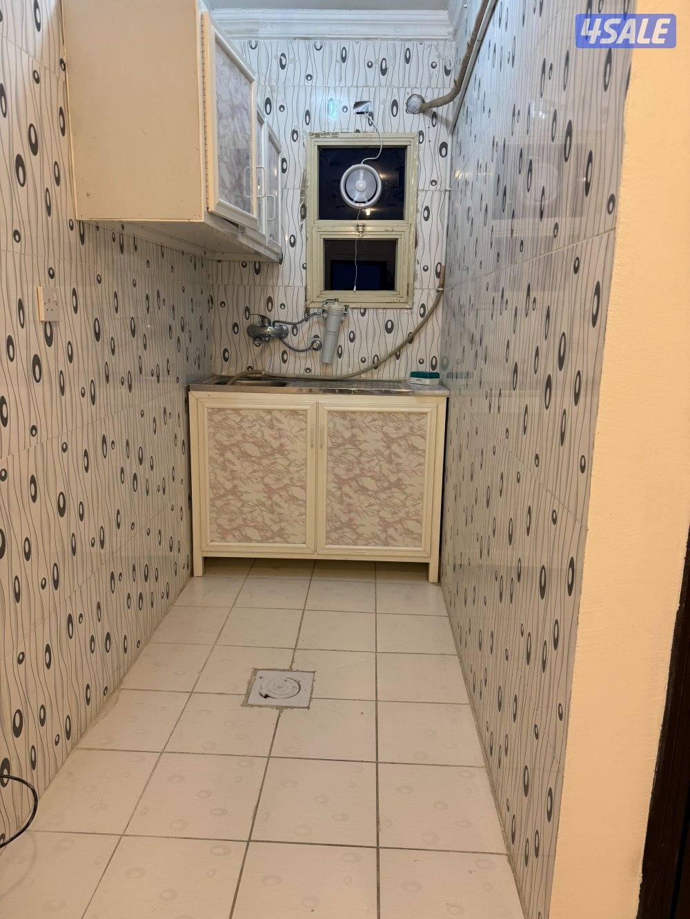 استوديو للإيجار غرفة حمام مطبخ ابو حليفة3