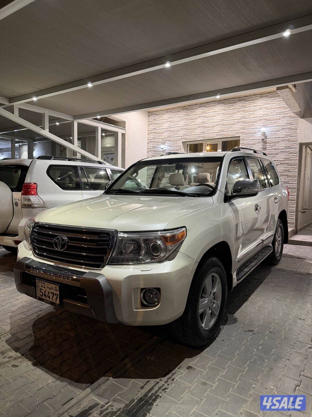 للبيع لاندكروزر 2014 نظيف جدا1