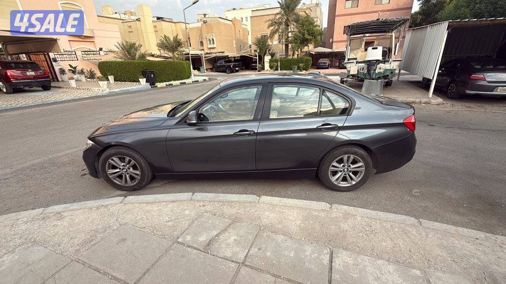 للبيع بي ام 318i موديل ٢٠١٦ شرط الفحص المالك الاول4