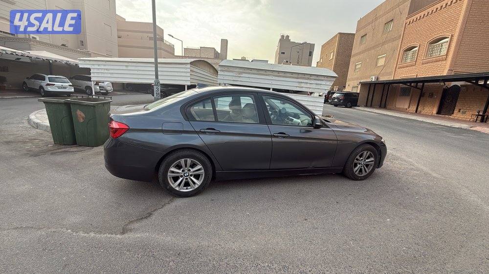 للبيع بي ام 318i موديل ٢٠١٦ شرط الفحص المالك الاول6