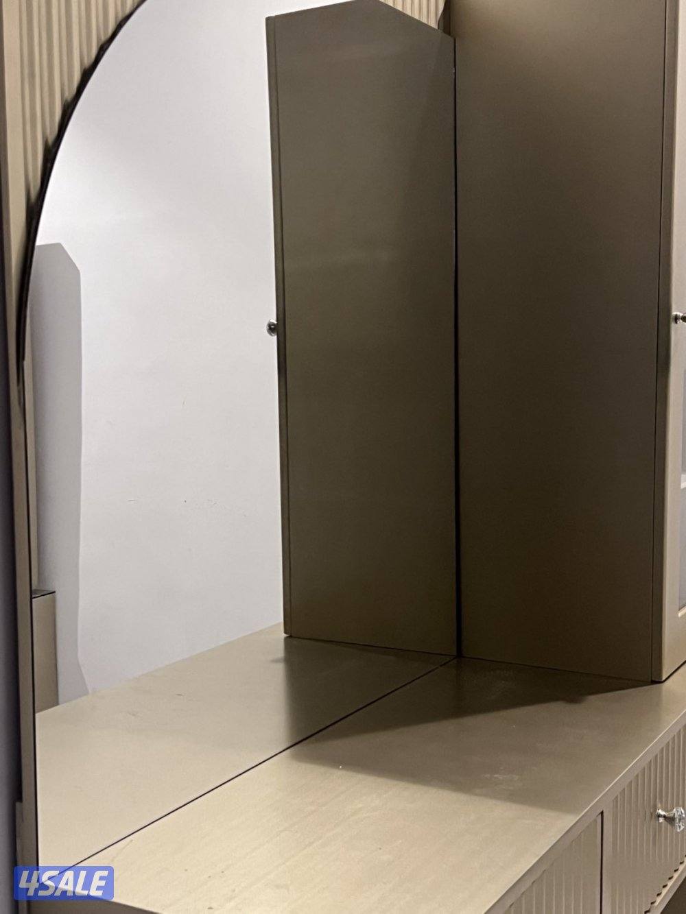 بيع سرير و كابيت و تسريحه مستعمل نضيف0