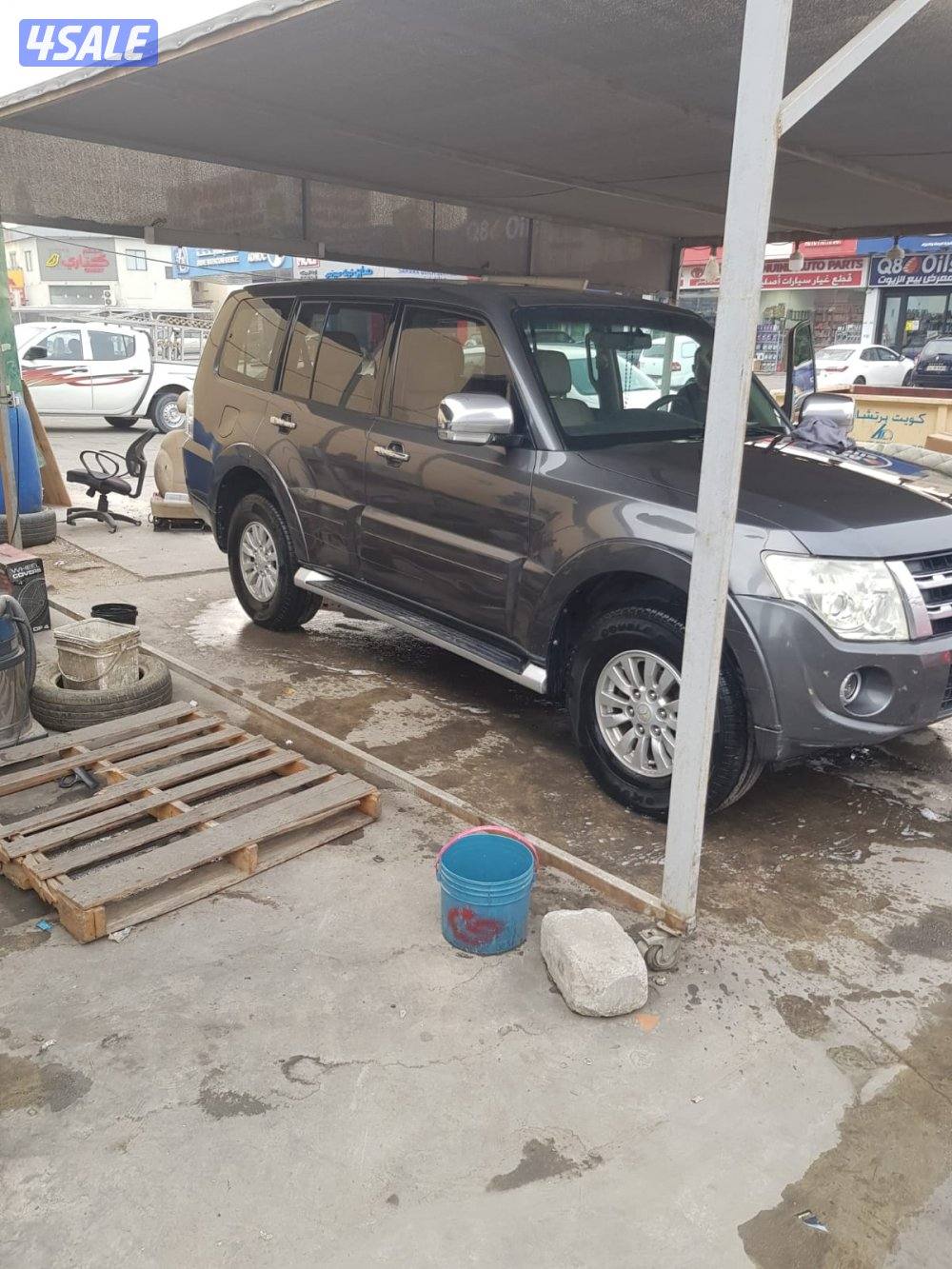 للبيع جيب باجيرو موديل 2012 ماشي 281 الف بحاله الوكاله عداد 2مفتاح0