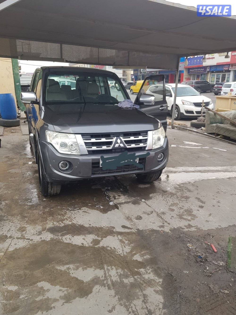 للبيع جيب باجيرو موديل 2012 ماشي 281 الف بحاله الوكاله عداد 2مفتاح1