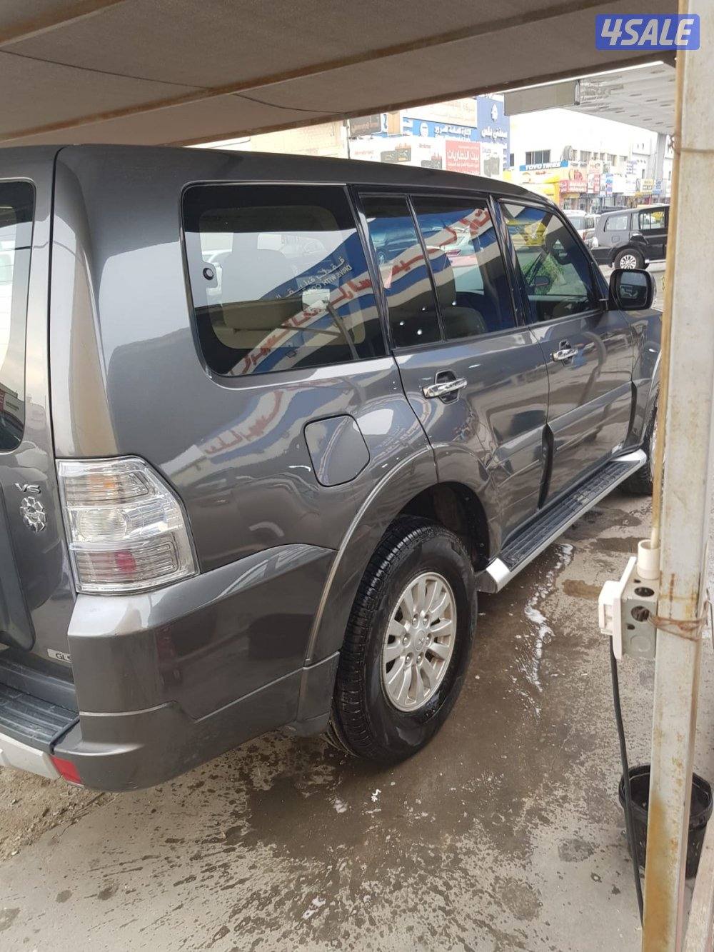 للبيع جيب باجيرو موديل 2012 ماشي 281 الف بحاله الوكاله عداد 2مفتاح2