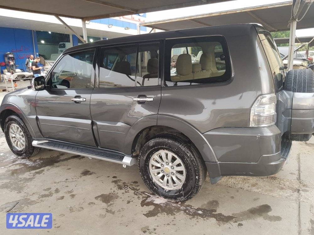 للبيع جيب باجيرو موديل 2012 ماشي 281 الف بحاله الوكاله عداد 2مفتاح4