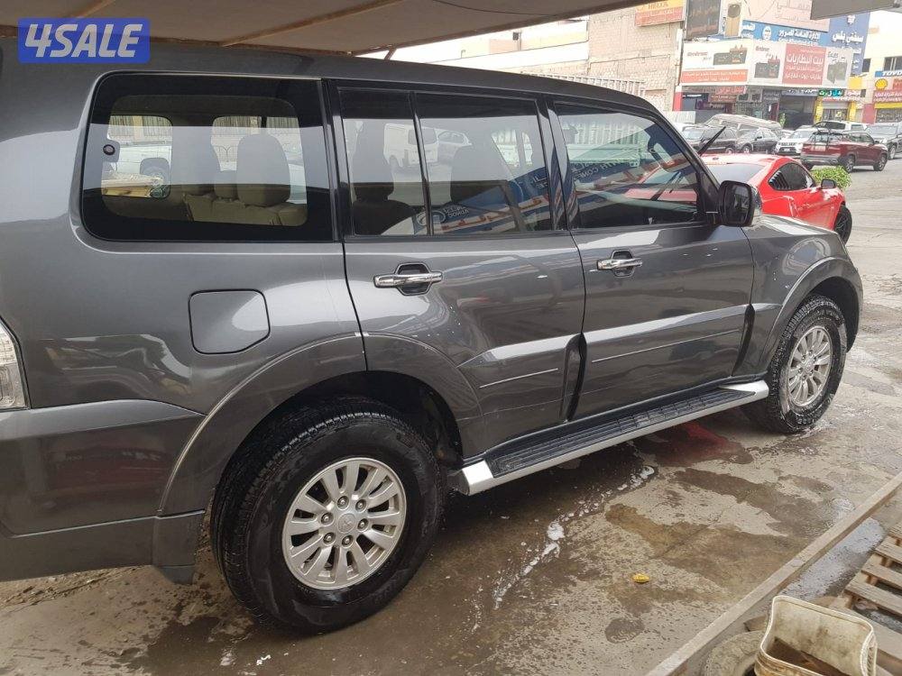 للبيع جيب باجيرو موديل 2012 ماشي 281 الف بحاله الوكاله عداد 2مفتاح3