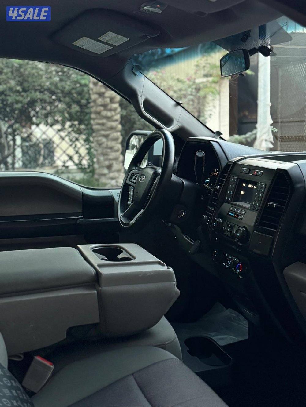 للبيع وانيت فورد موديل 2018  دبل قير8