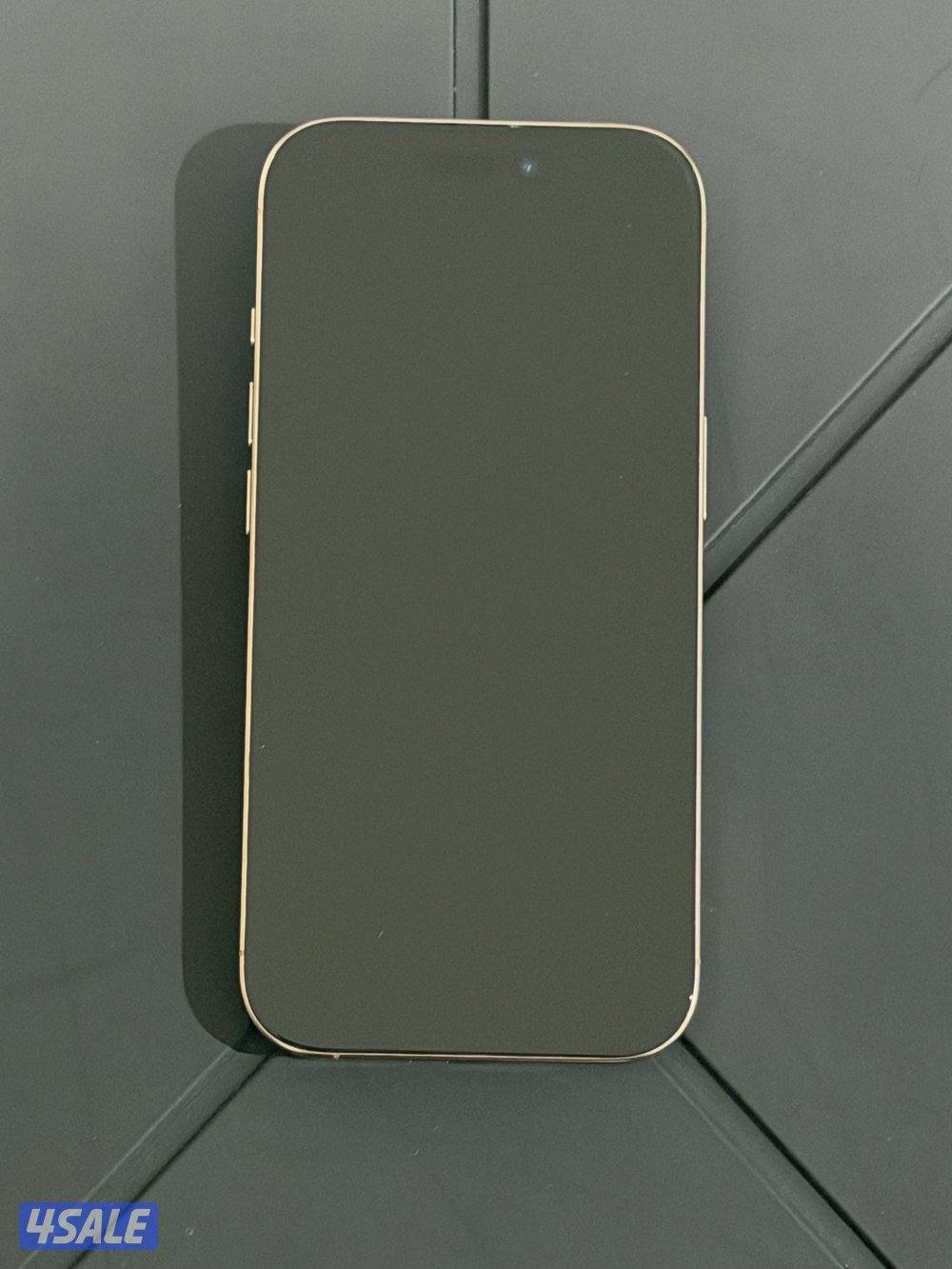 أيفون ١٦ برو بحالة كالجديد ٢٥٦ ميجابايت مع كڤر أصلي6