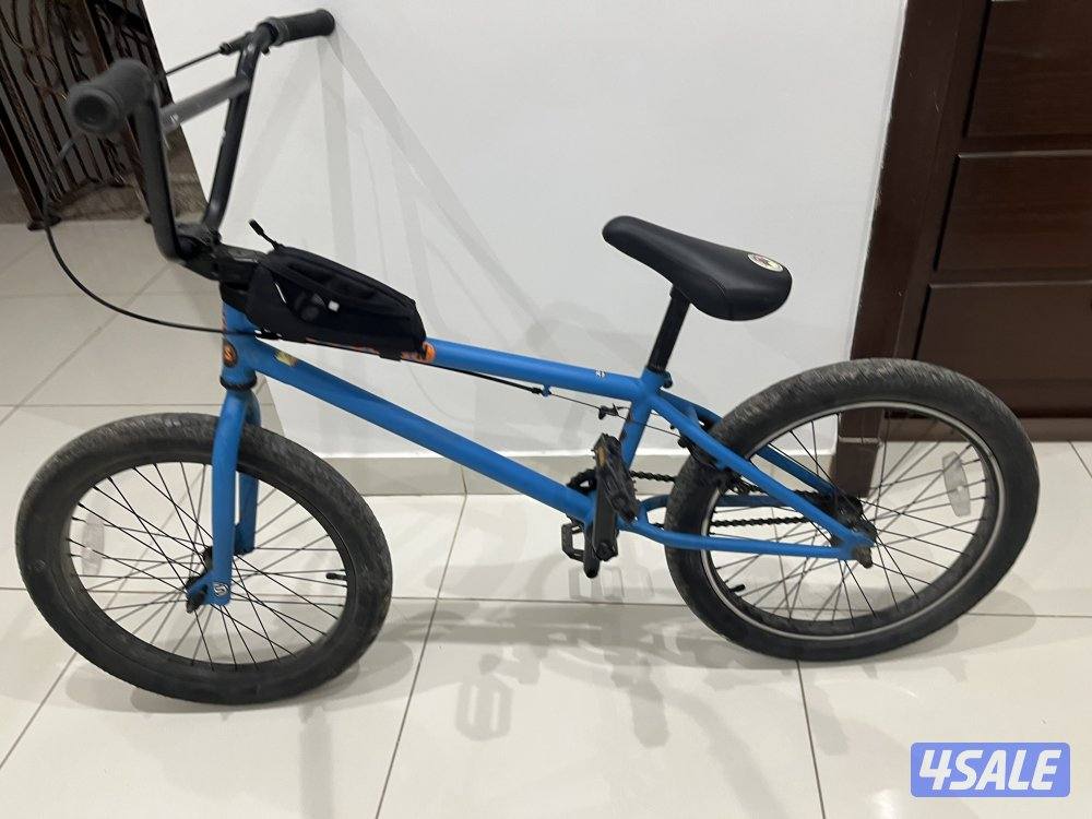 قاري BMX Stolen ازرق مطفي مستعمل في خدوش خفيفة سليمة بس يحتاج تنظيف0
