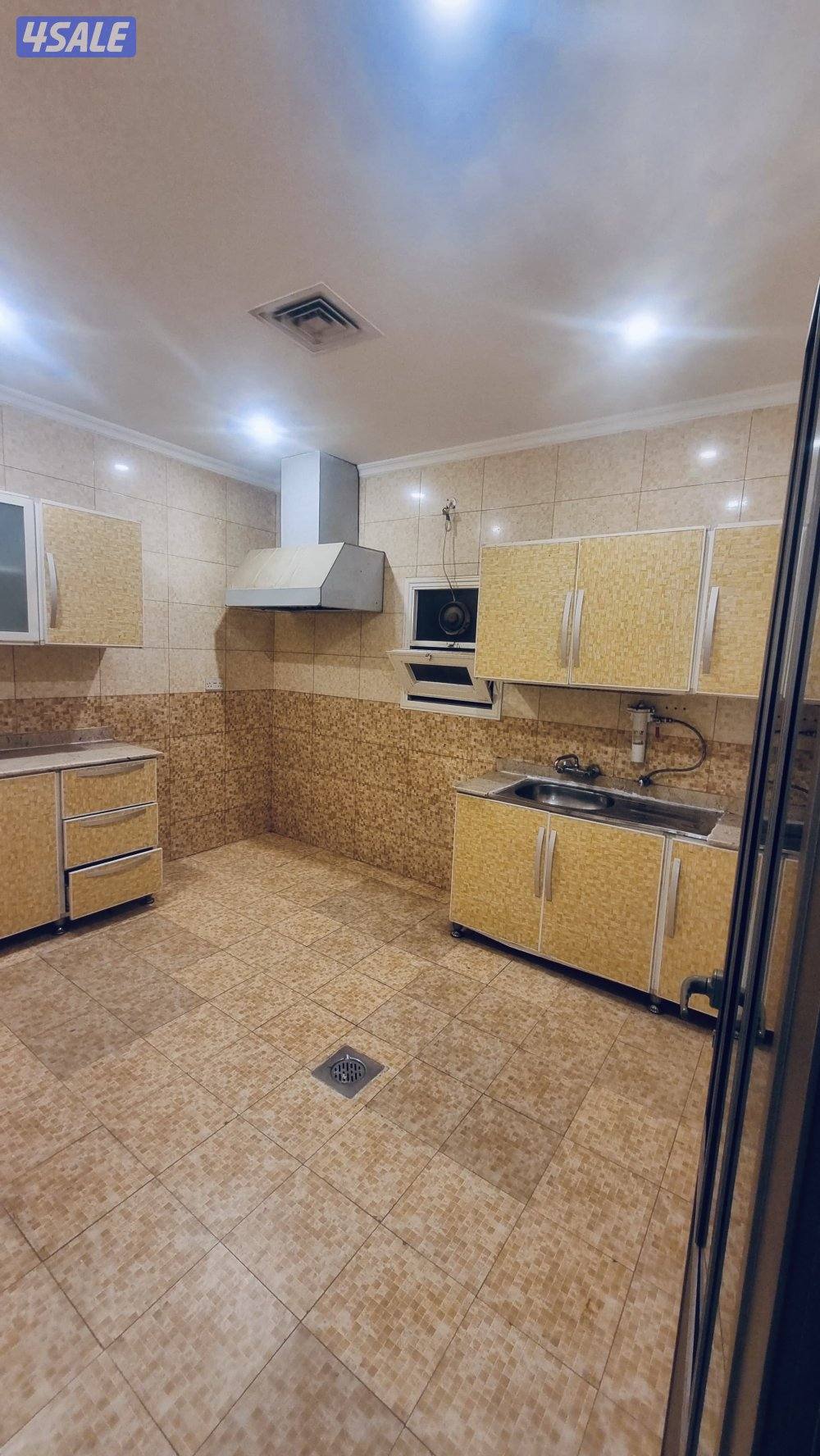 شقة للإيجار معاريس فقط2