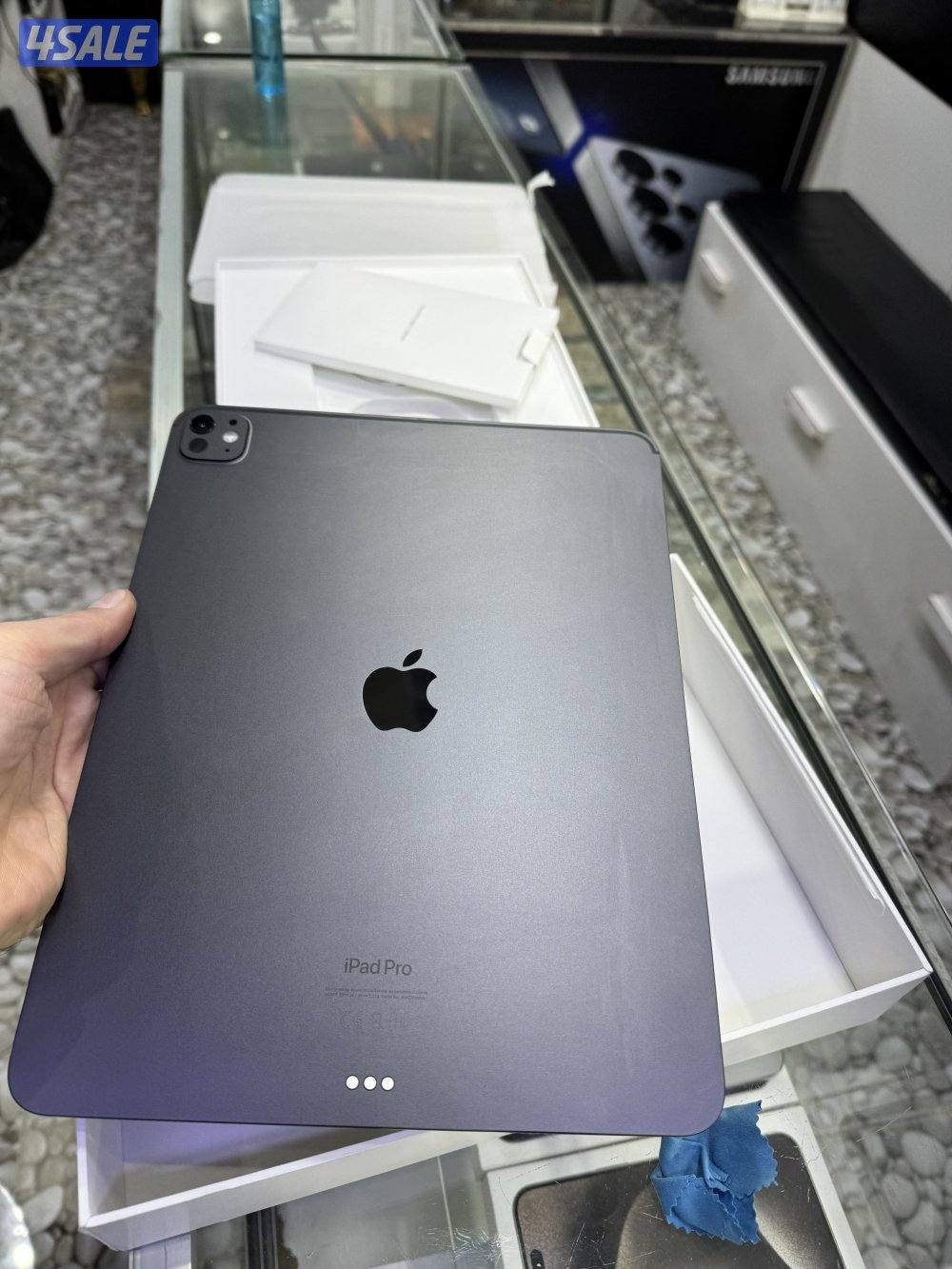 ايباد برو m4 مشحون ٢٠ مره ٢٥٦ قيقا ١٣ انش0