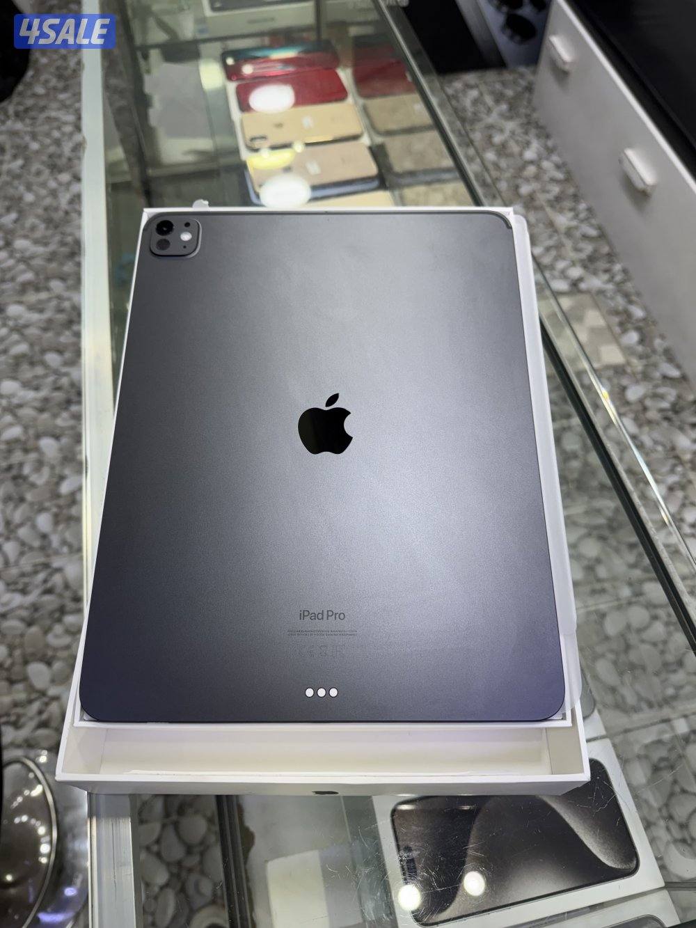 ايباد برو m4 مشحون ٢٠ مره ٢٥٦ قيقا ١٣ انش1