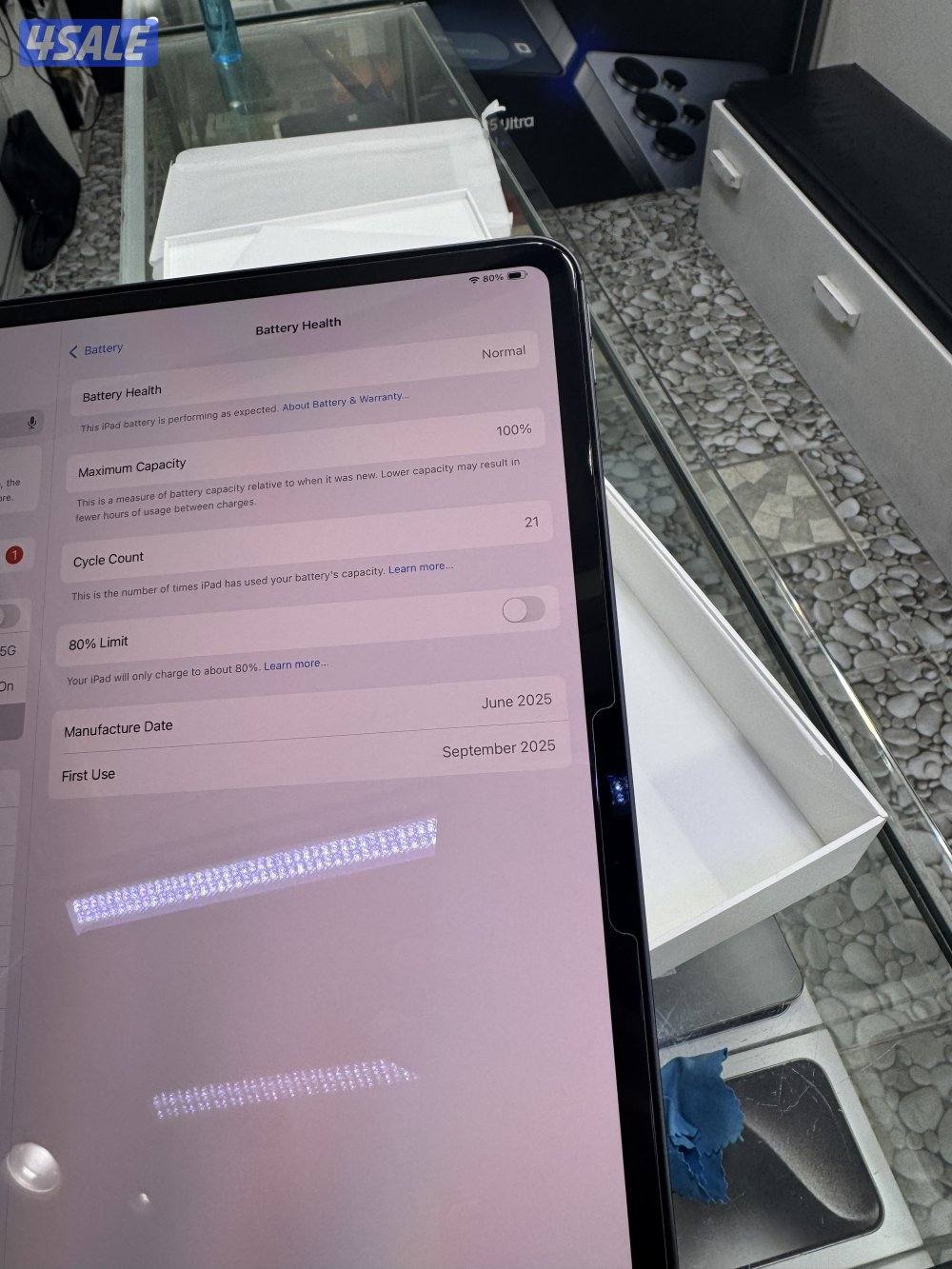 ايباد برو m4 مشحون ٢٠ مره ٢٥٦ قيقا ١٣ انش3