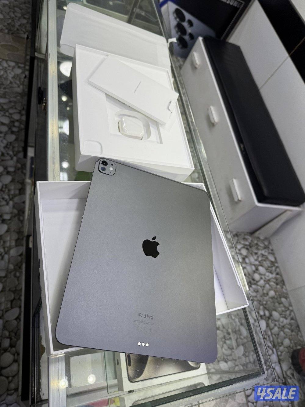 ايباد برو m4 مشحون ٢٠ مره ٢٥٦ قيقا ١٣ انش4