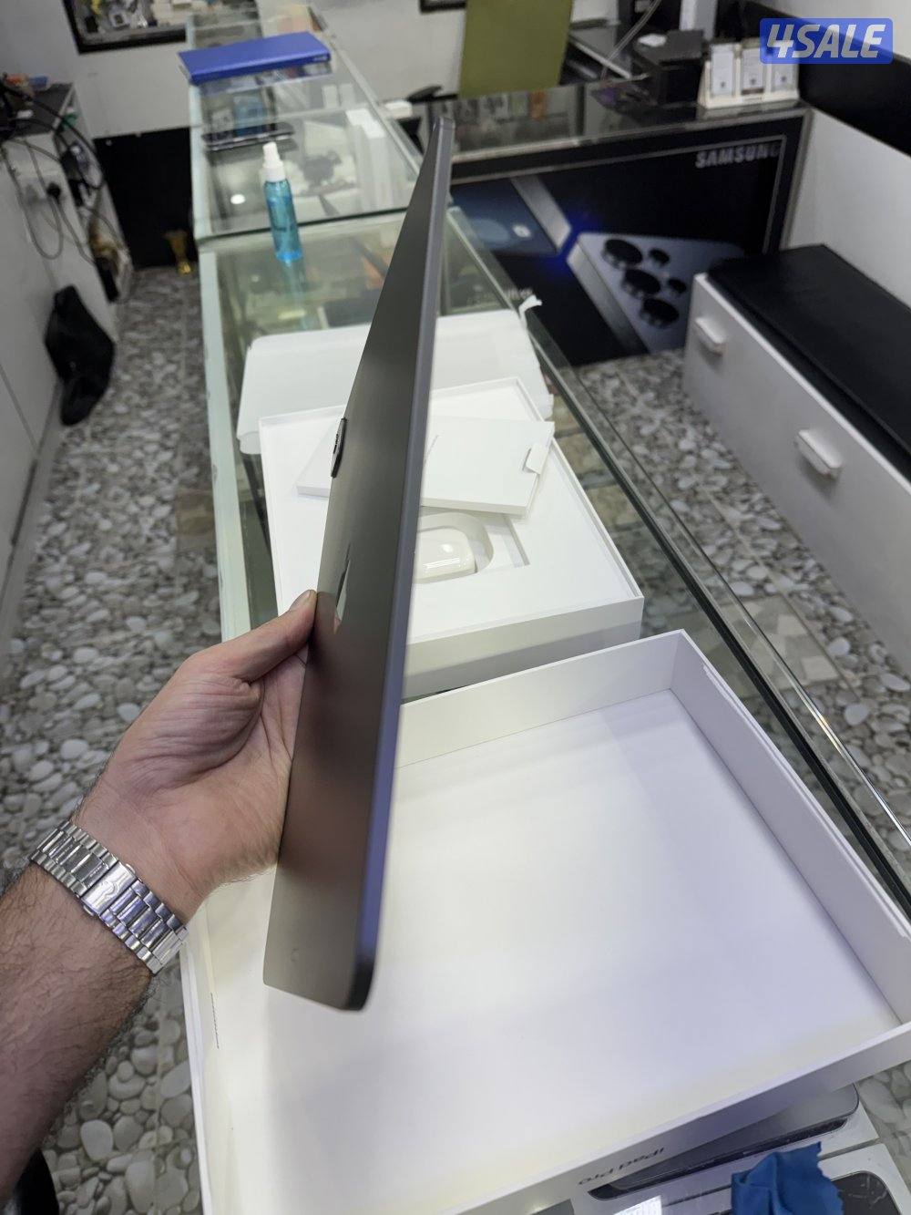 ايباد برو m4 مشحون ٢٠ مره ٢٥٦ قيقا ١٣ انش6