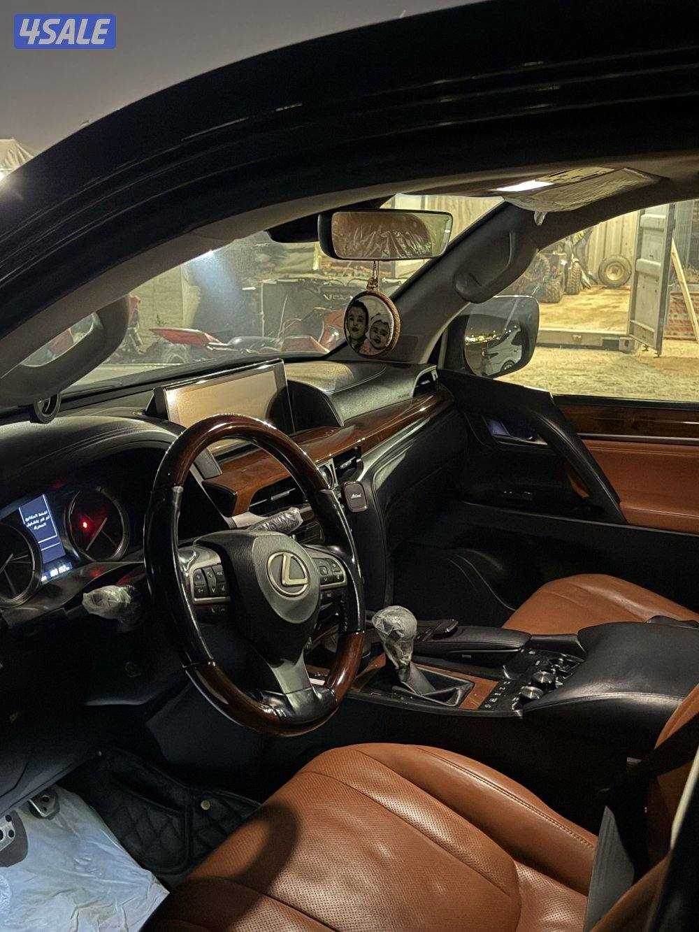 جيب لكزس 20182