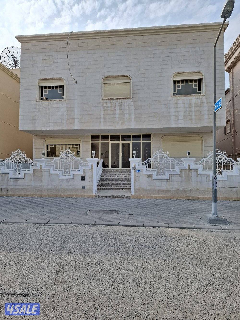 للبيع فيلا في العدان0