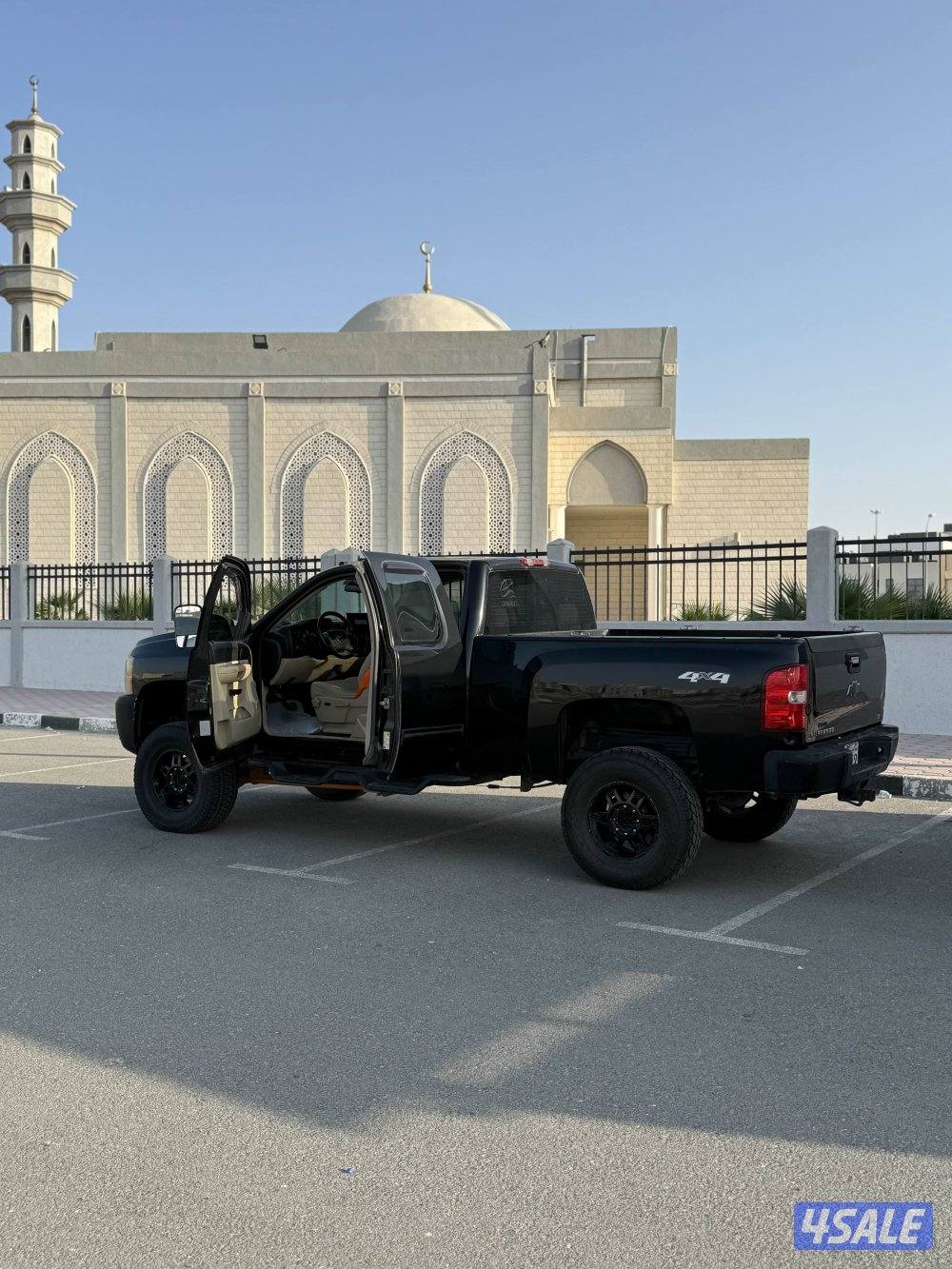 للبيع موديل 2009 HDشاصي جيد شرط الفحص 2500 Z71عداد270 دبل قير2