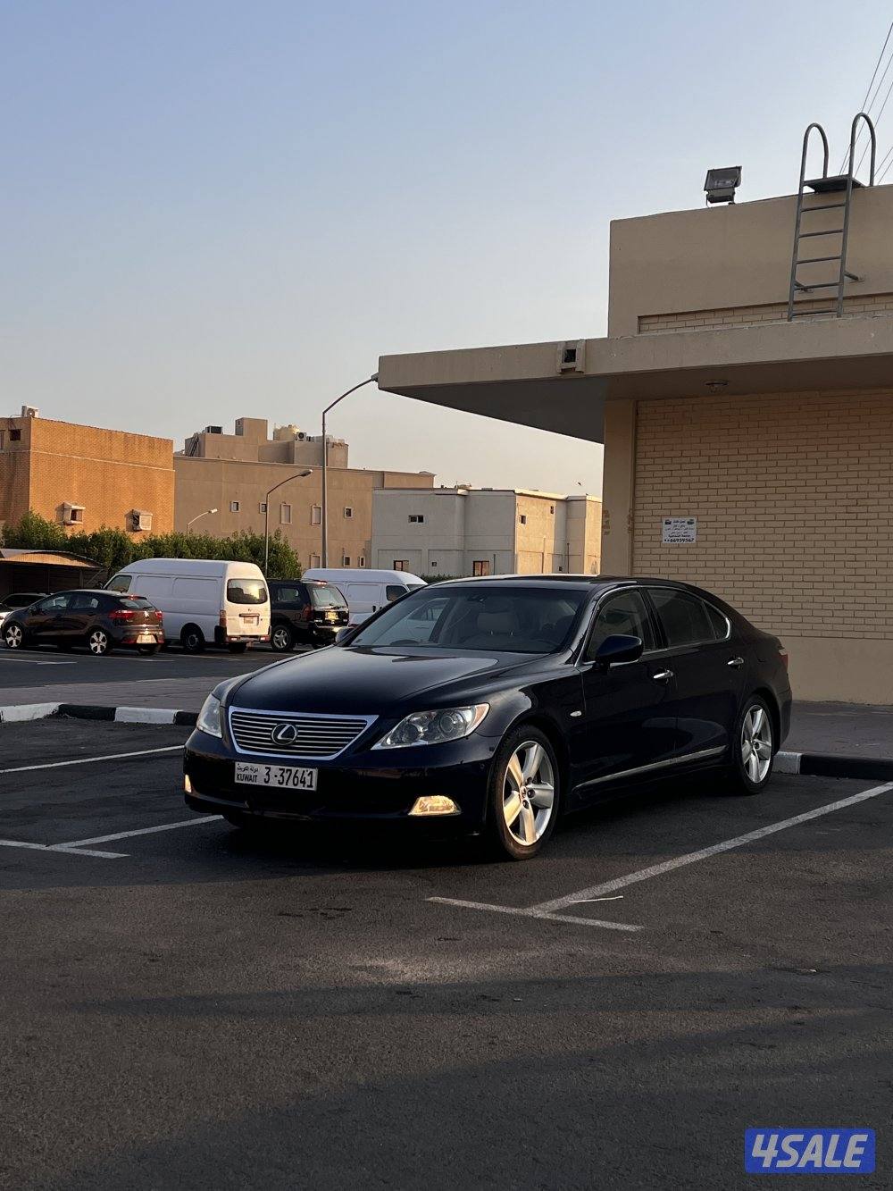 لكزس لارج وكالة الكويت LS4600
