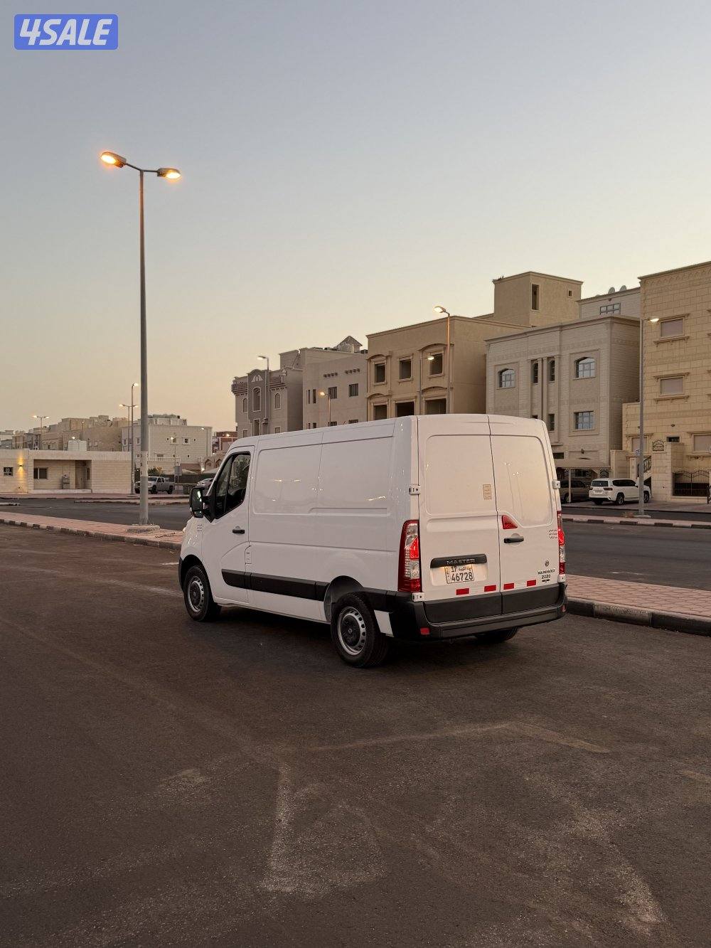 للبيع باصات بوكس مقفل / النوع فورد ترانزيت موديل2023 / رينو ماستر 20/3