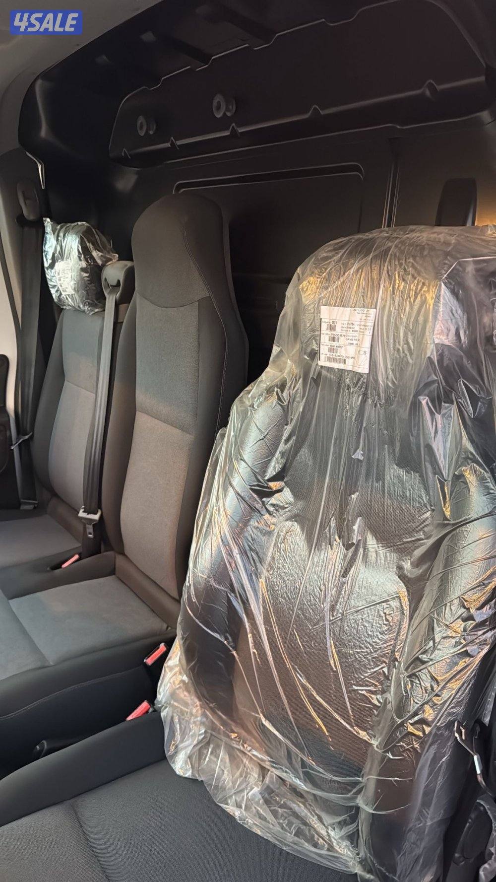 للبيع باصات بوكس مقفل / النوع فورد ترانزيت موديل2023 / رينو ماستر 20/6