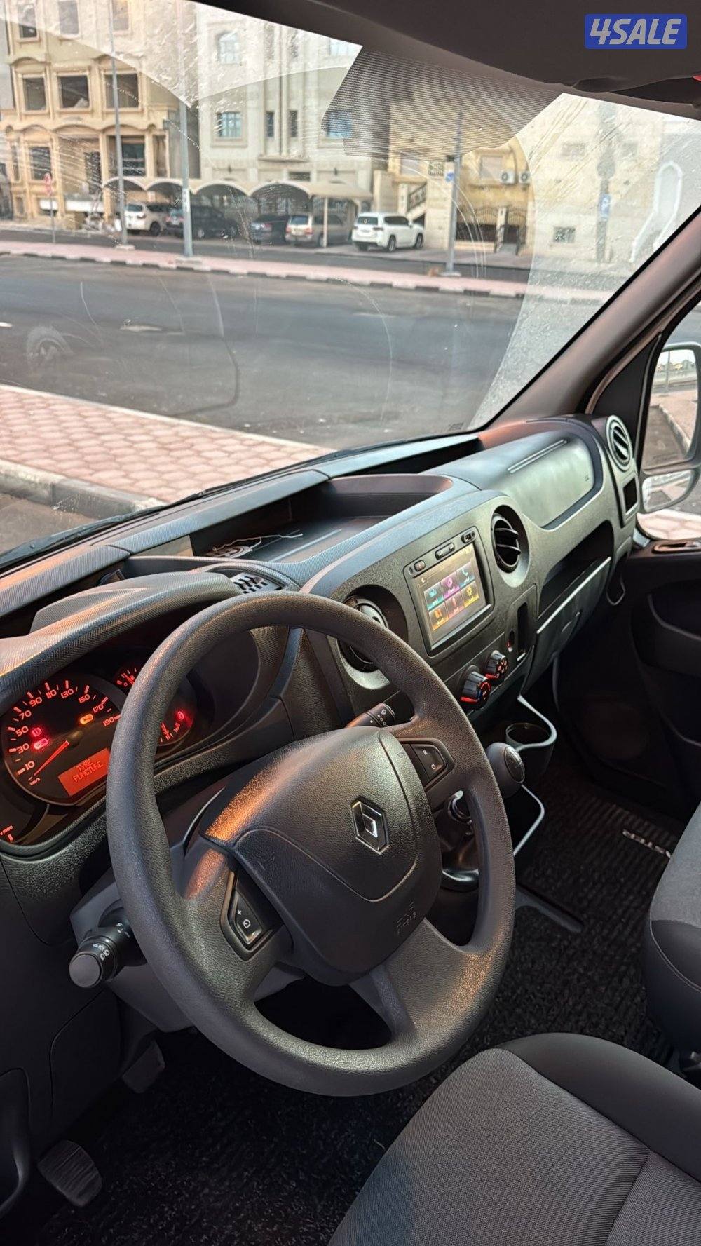 للبيع باصات بوكس مقفل / النوع فورد ترانزيت موديل2023 / رينو ماستر 20/7