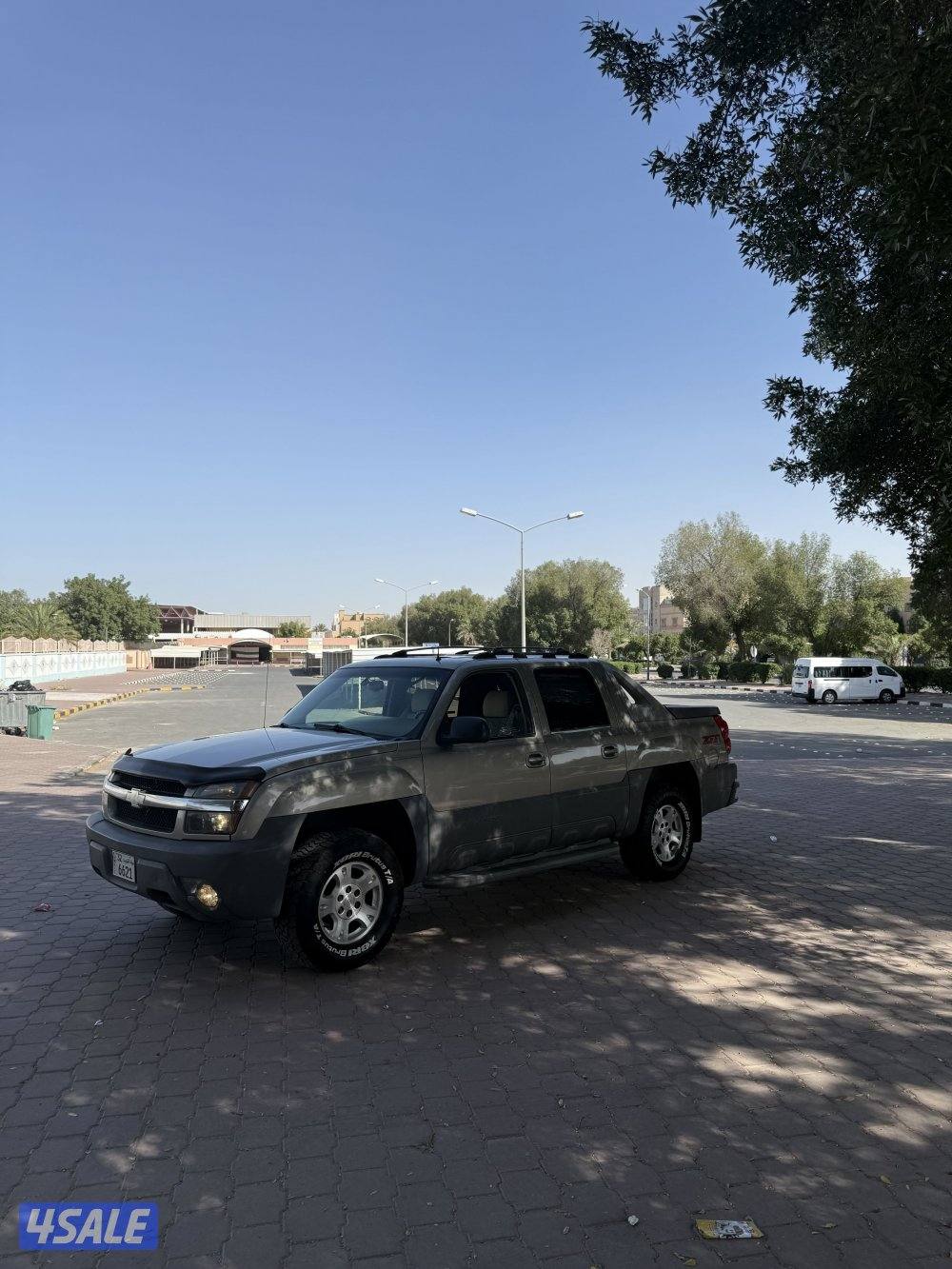 للبيع افلانش موديل 2002 وارد امريكا شاصي جيد يوجد اصباغ متفرقه بيعه سر2