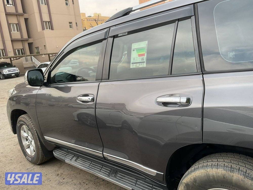 Prado 2015 full orignal paint no scratches 186000 km2