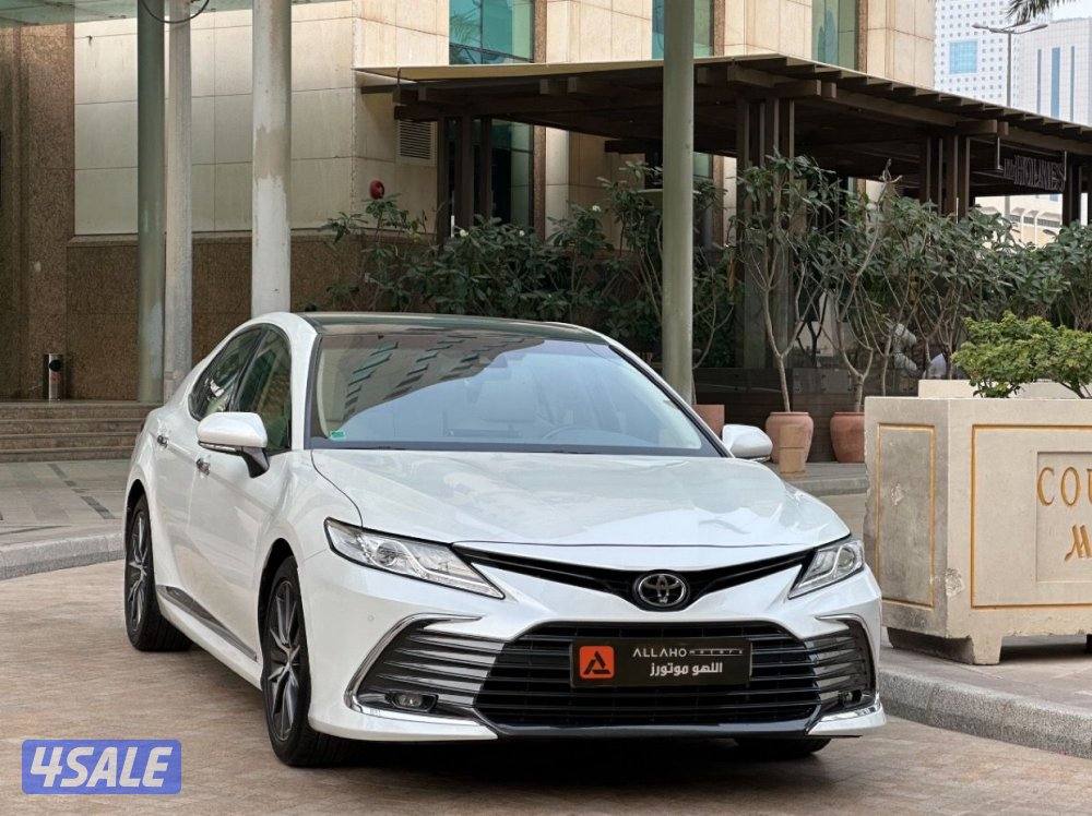 كامريLIMITED EDITION V6 موديل2023 عداد27الف وارد الساير سيرفس منتظم0