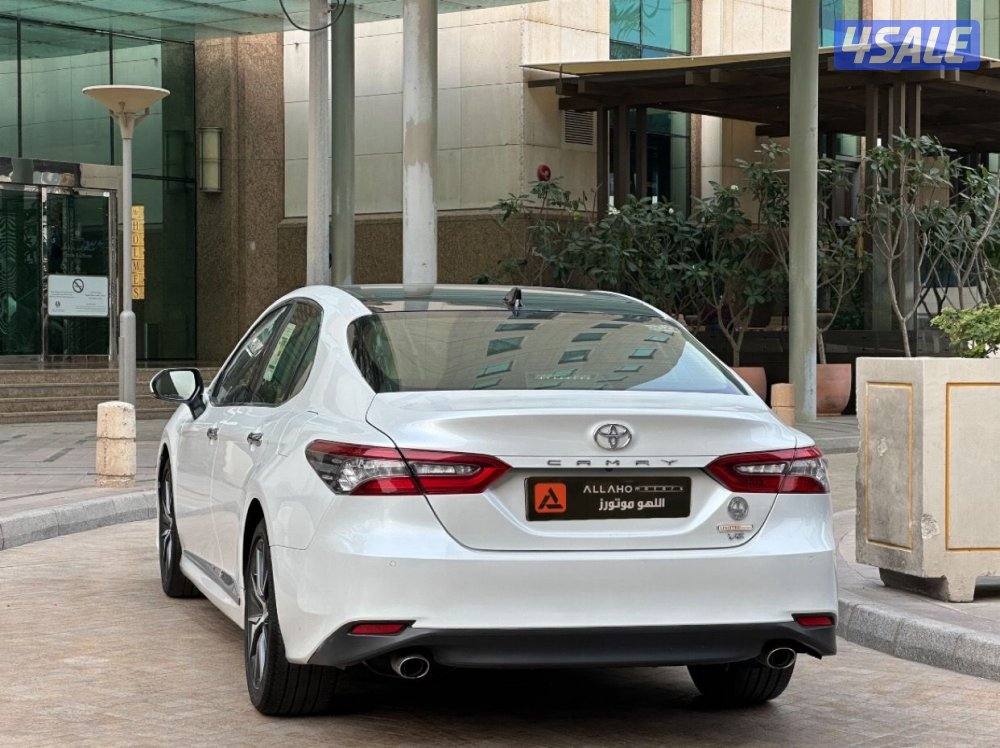 كامريLIMITED EDITION V6 موديل2023 عداد27الف وارد الساير سيرفس منتظم2