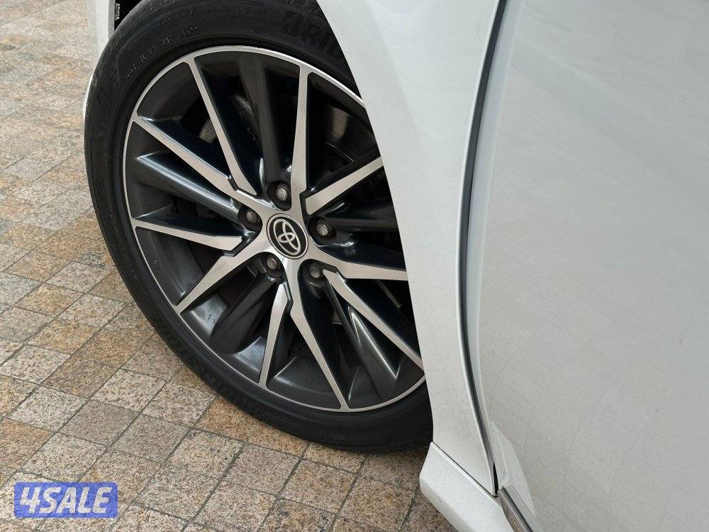 كامريLIMITED EDITION V6 موديل2023 عداد27الف وارد الساير سيرفس منتظم4