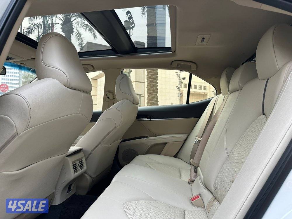 كامريLIMITED EDITION V6 موديل2023 عداد27الف وارد الساير سيرفس منتظم8