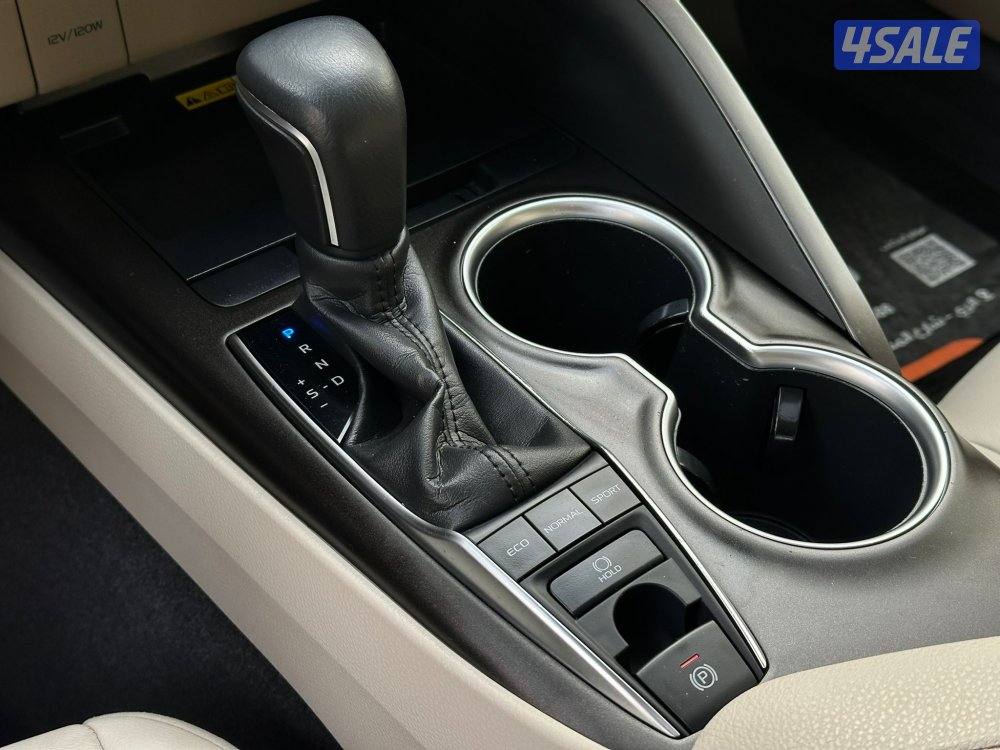 كامريLIMITED EDITION V6 موديل2023 عداد27الف وارد الساير سيرفس منتظم9