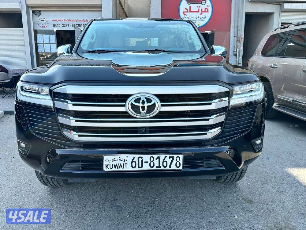 لاندكروزر VX2022 ماشي 65 الف كم صبغ الوكالة ماعدا قطعة مدقر خلفي يمين0