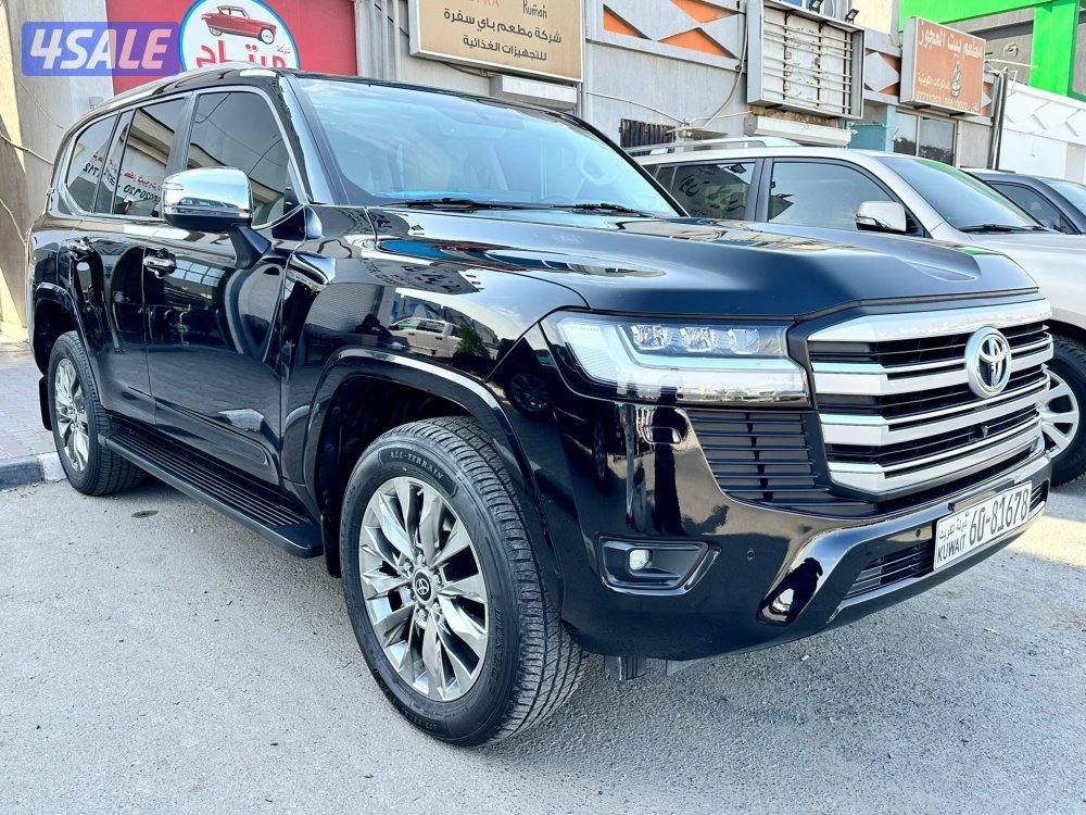 لاندكروزر VX2022 ماشي 65 الف كم صبغ الوكالة ماعدا قطعة مدقر خلفي يمين2