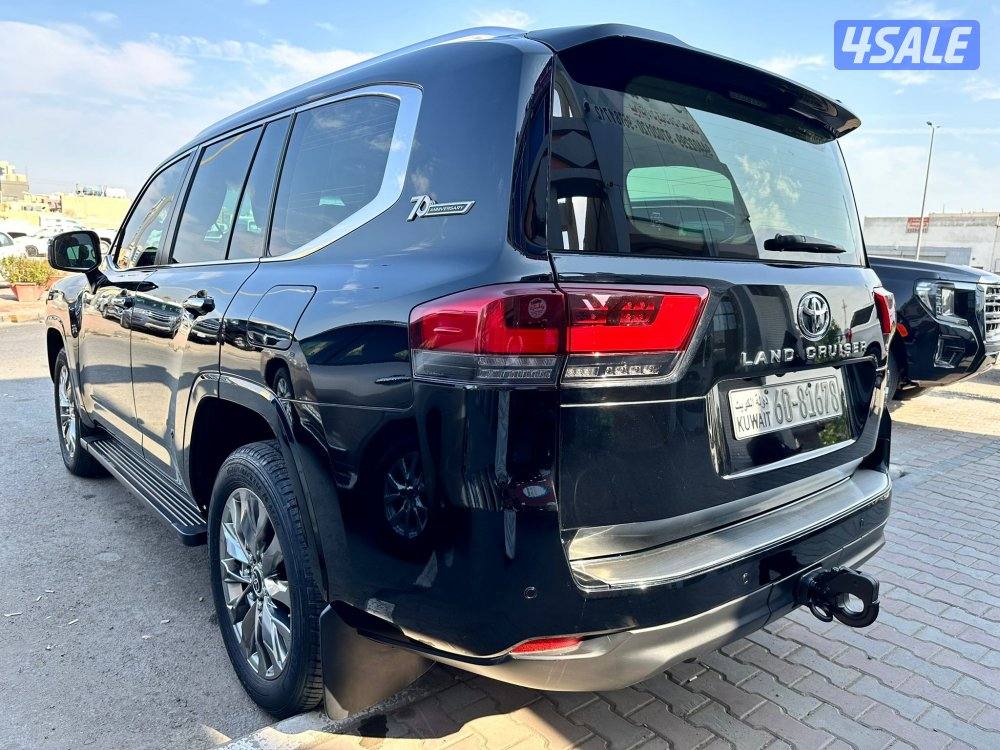 لاندكروزر VX2022 ماشي 65 الف كم صبغ الوكالة ماعدا قطعة مدقر خلفي يمين5