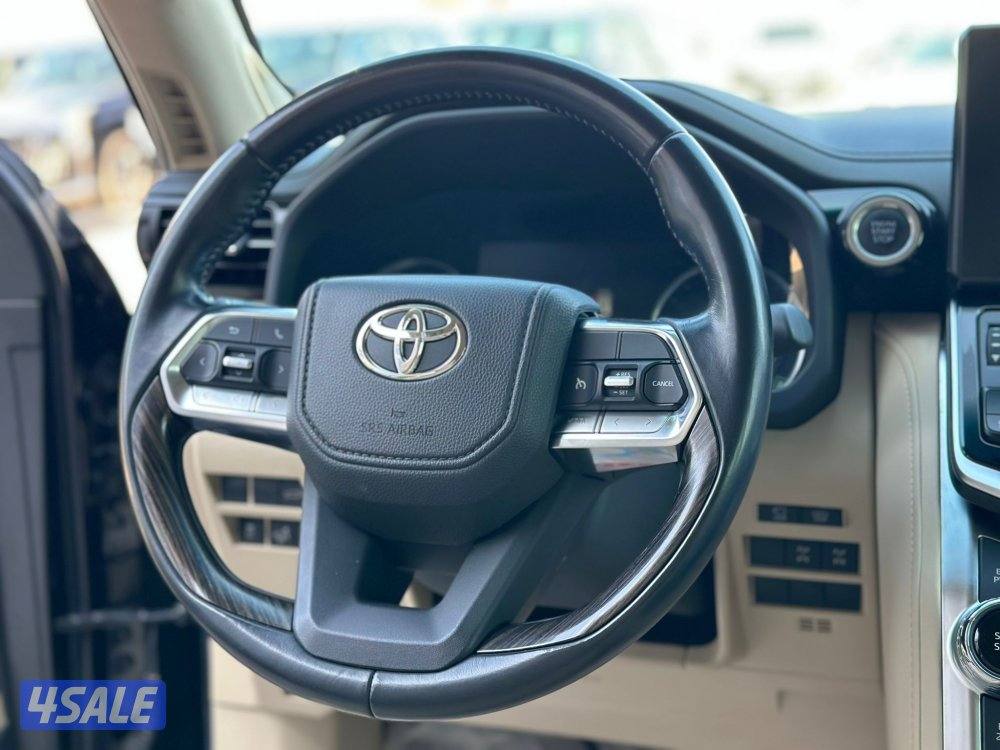 لاندكروزر VX2022 ماشي 65 الف كم صبغ الوكالة ماعدا قطعة مدقر خلفي يمين6