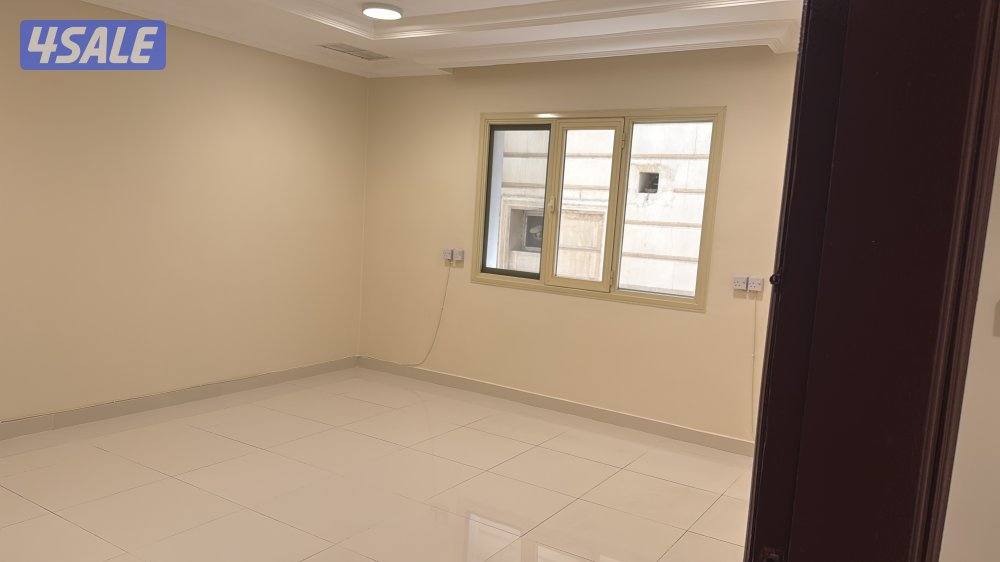 شقه للإيجار أربع غرف وصالة وثلاث حمامات بالدور الأول6