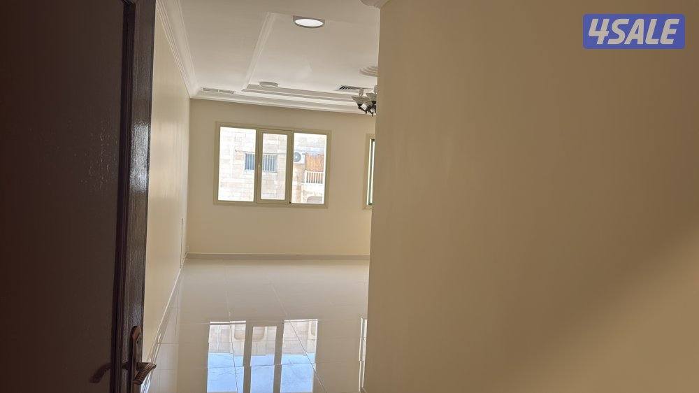 شقه للإيجار أربع غرف وصالة وثلاث حمامات بالدور الأول8