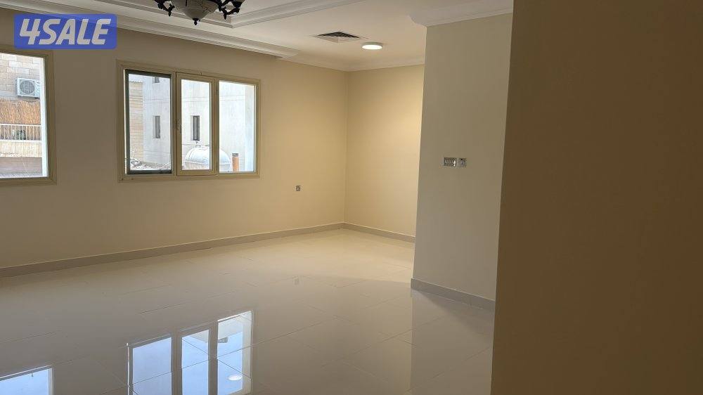 شقه للإيجار أربع غرف وصالة وثلاث حمامات بالدور الأول9