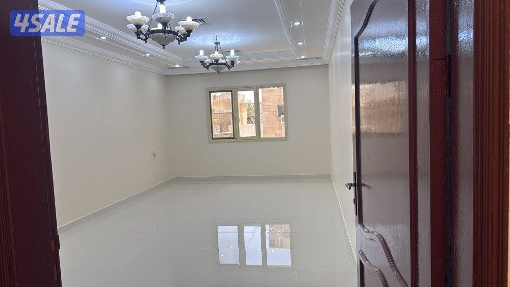 شقه للإيجار أربع غرف وصالة وثلاث حمامات بالدور الأول11