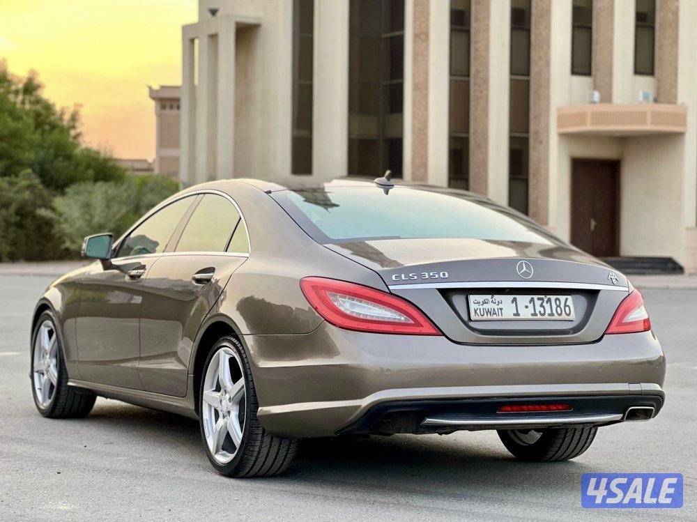 داخلية احمر بحالة ممتازه جدا صبغ قطعة عداد ١١٢1