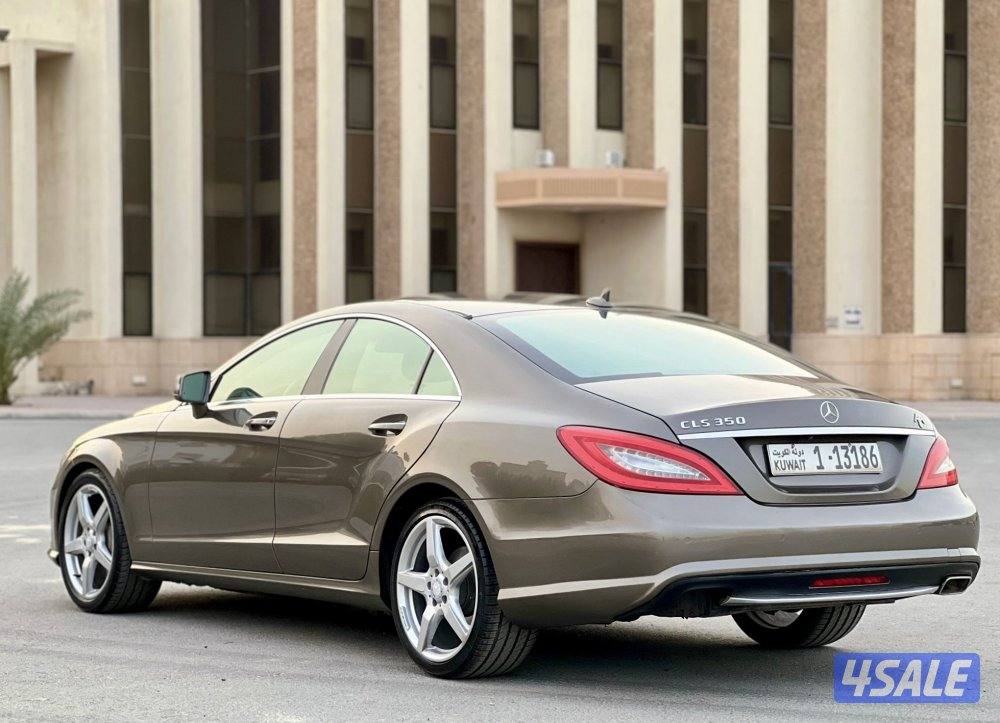 داخلية احمر بحالة ممتازه جدا صبغ قطعة عداد ١١٢3