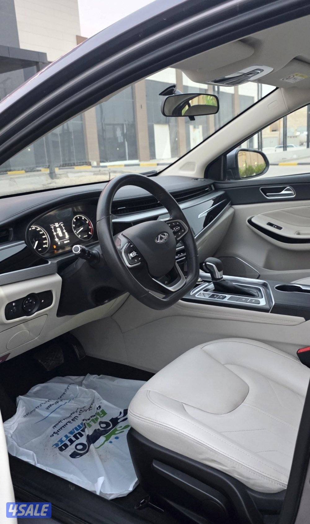 للبيع عدد 2شيري اريزو 6/وعدد 2 اريزو 5 سيارت 4سيارت15