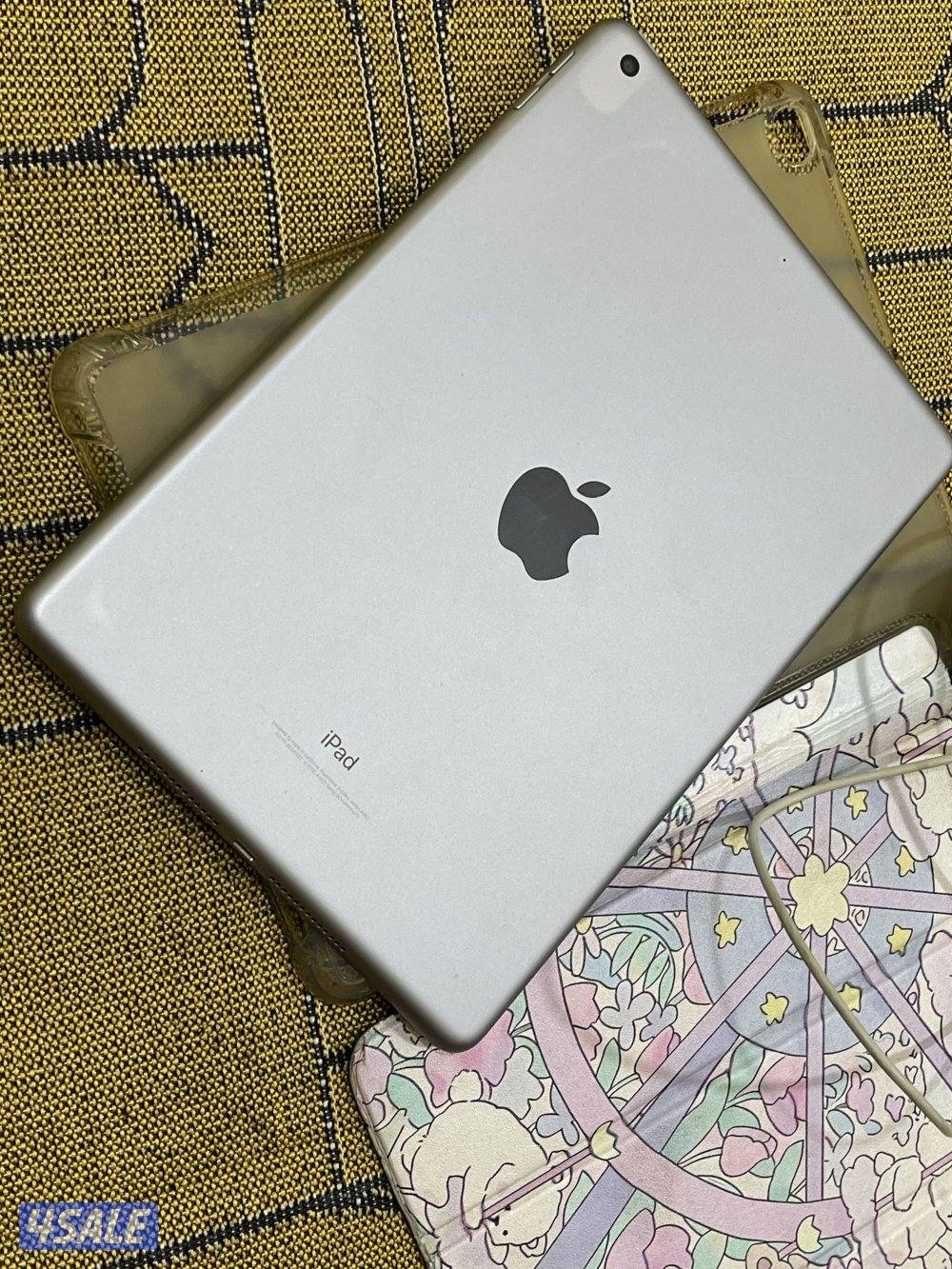 ايباد أبل 5 الخامس 128 قيقا بطارية 96 نظيف جدا مو مصلح ولا شي فيه1