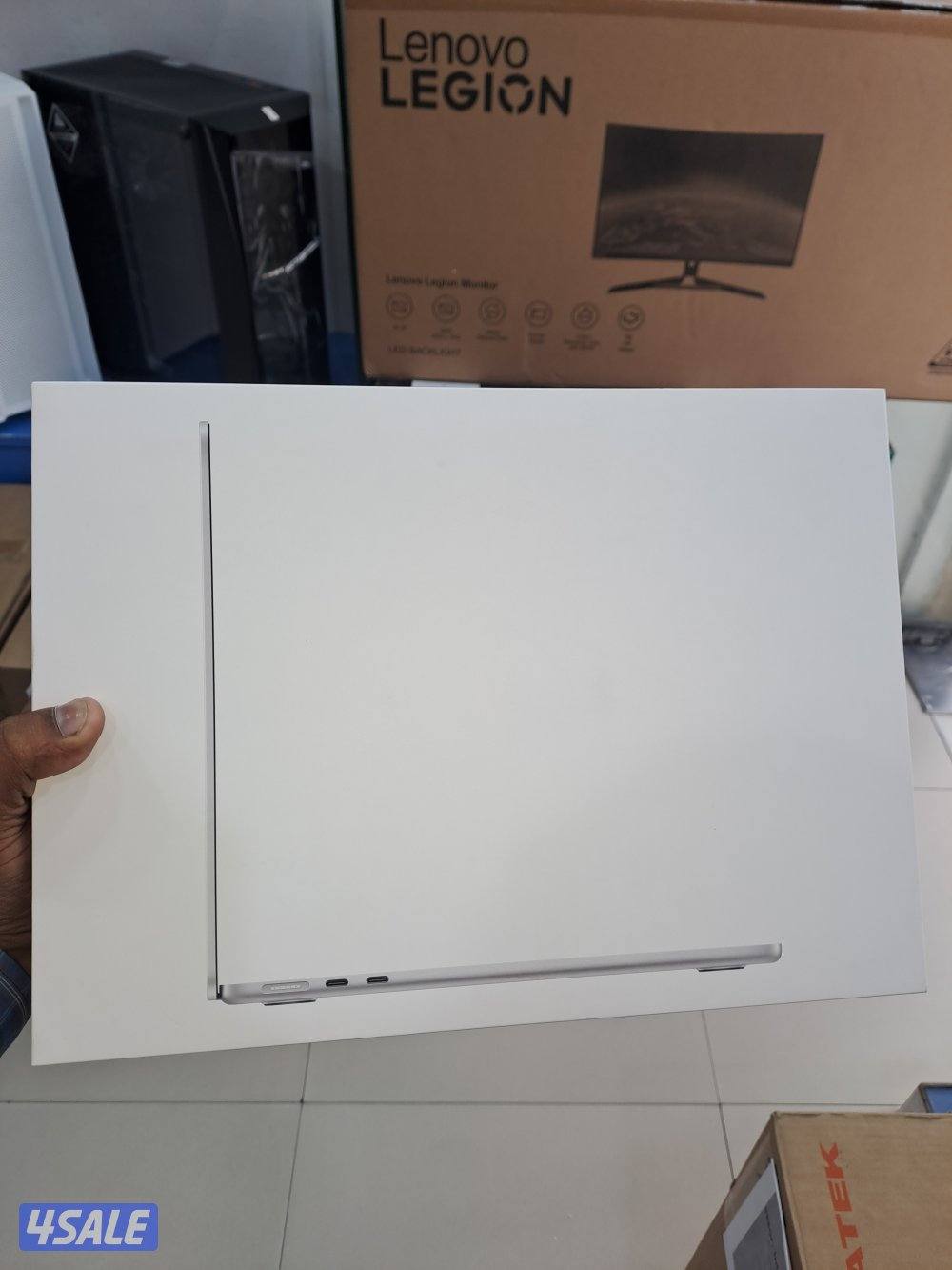 MacBook Air M4 (Silver/Sky) 16gb ram 256 SSD0