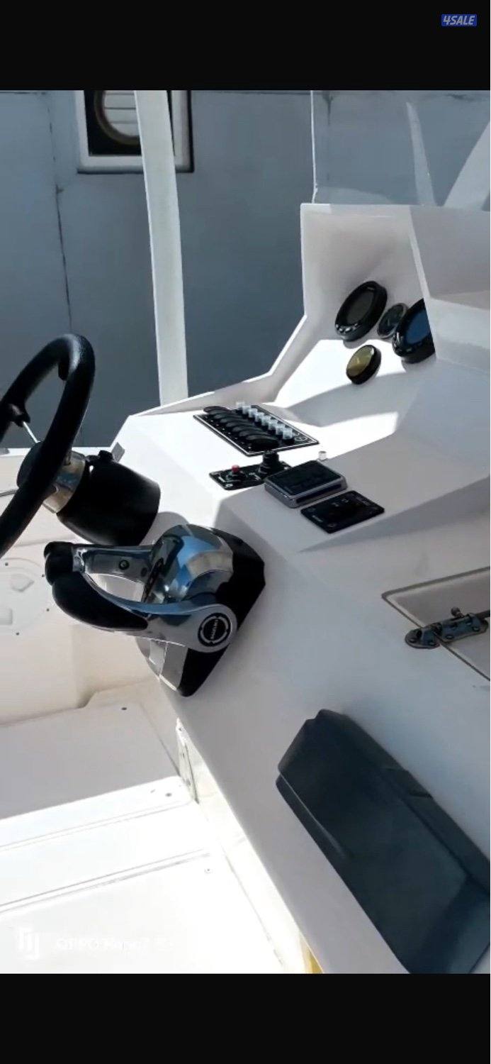 طراد حالول 28 قدم موديل 20155