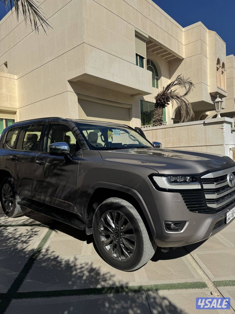 لاند كروزر VX صبغ الوكالة وارد الساير عداد 35 الف0